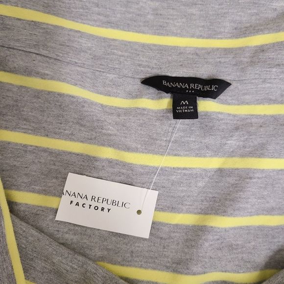 New with Tags Banana Republic Striped Cowel Neck Top size Med - Picture 5 of 6